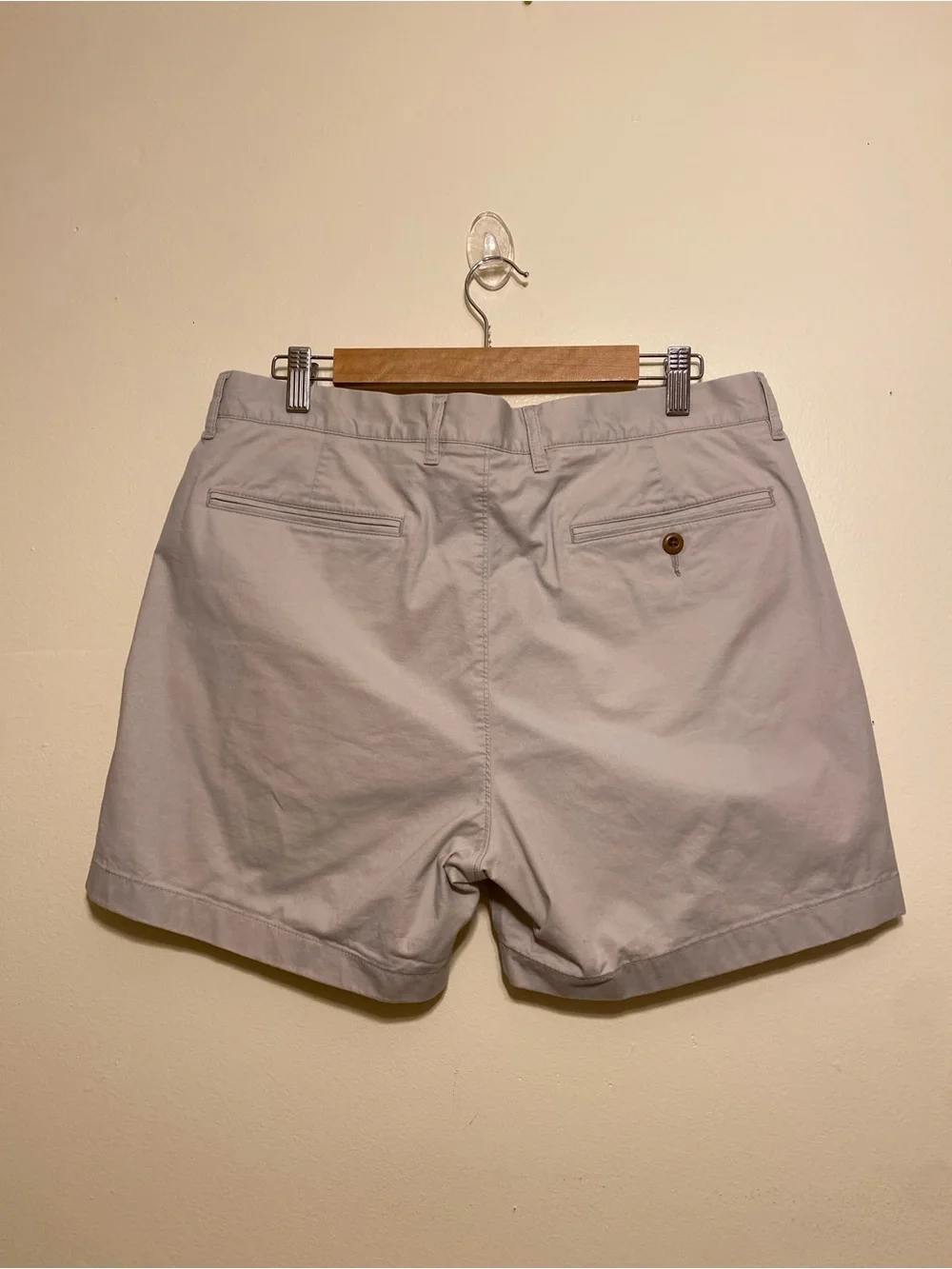 J. Crew Men's Flat-Front Chino Shorts in Light Gray. Size 33 . Style BE050